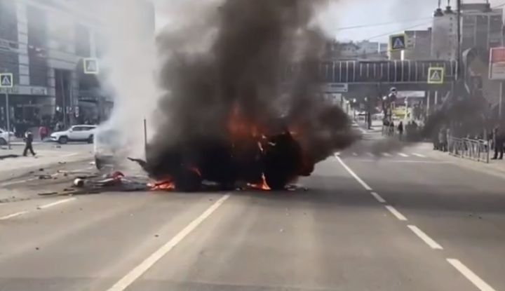 В Курске после массового ДТП загорелись два автомобиля