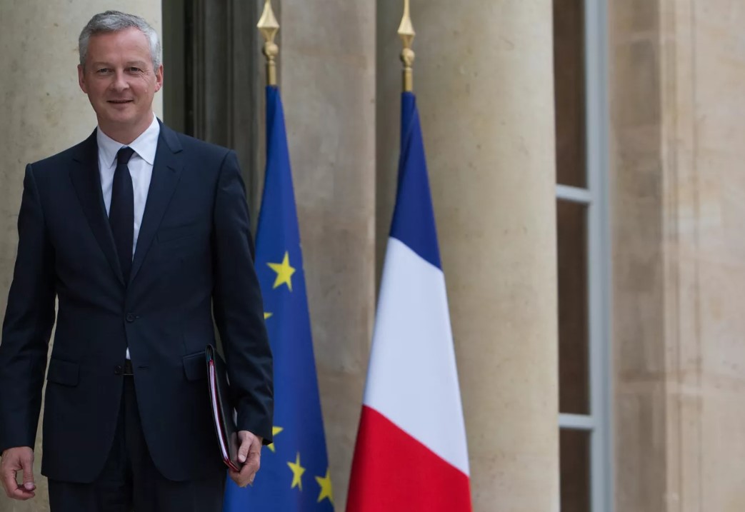 Министр экономики Франции сбил велосипедиста в Париже